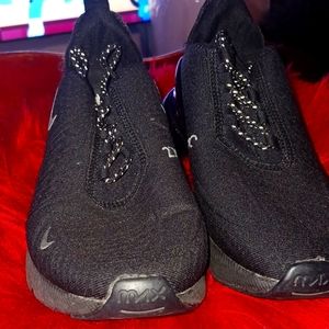 Black unisex nike shoes 4.5y